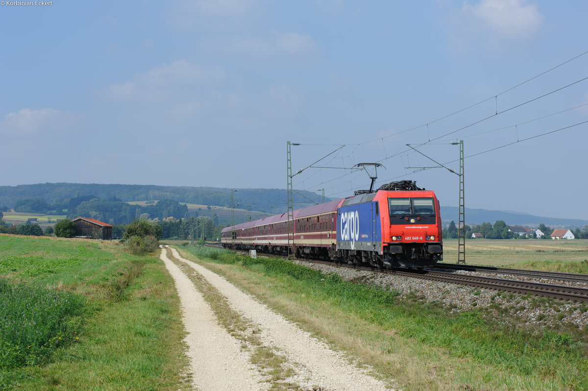 482 048-6 mit dem Oktoberfest Sonderzug DBZ 1111 von Münster nach München bei Wettelsheim, 24.09.2016 