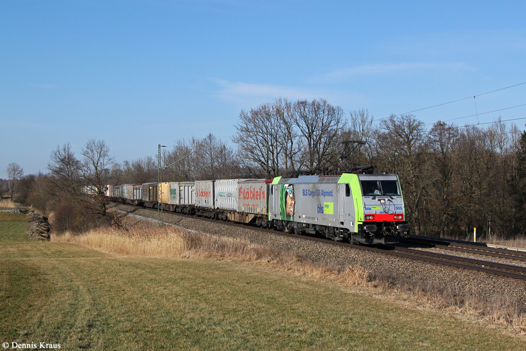 486 505 im Einsatz für Lokomotion mit einem KLV Zug am 28.02.2014 bei Hilperting.