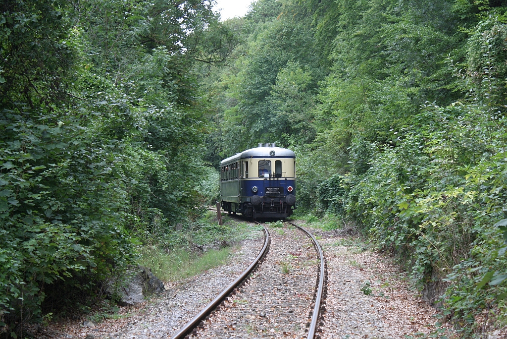 5042.14 am 15.September 2013 als Nebenfahrt 17747 von Waldmhle nach Liesing kurz nach der LSt. Waldmhle.