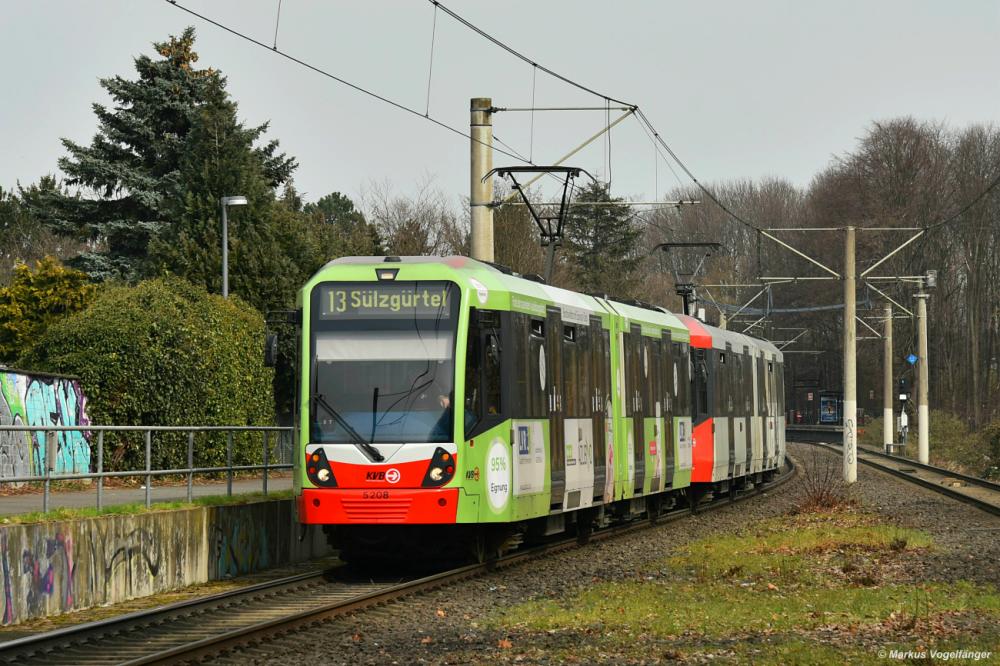 5208 kurz vor der Haltestelle Buchheim, Herler Straße in Köln am 10.03.2021