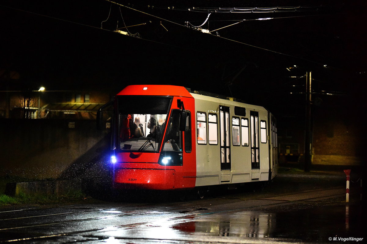 5301 auf der Simonskaul in Köln während der Überführung von der KVB-Hauptwerkstatt zum Betriebshof Merheim am 15.12.2020.