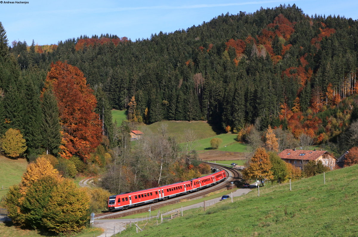 612 123-9 und 612 012-4 als RE 3287 (Lindau Hbf-Augsburg Hbf) bei Weißensbachmühle 25.10.20