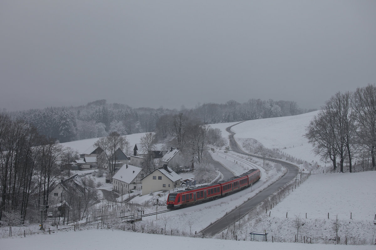 620 003 fhrt als RB25 nach Ldenscheid durch Meinerzhagen-Gntenbecke.