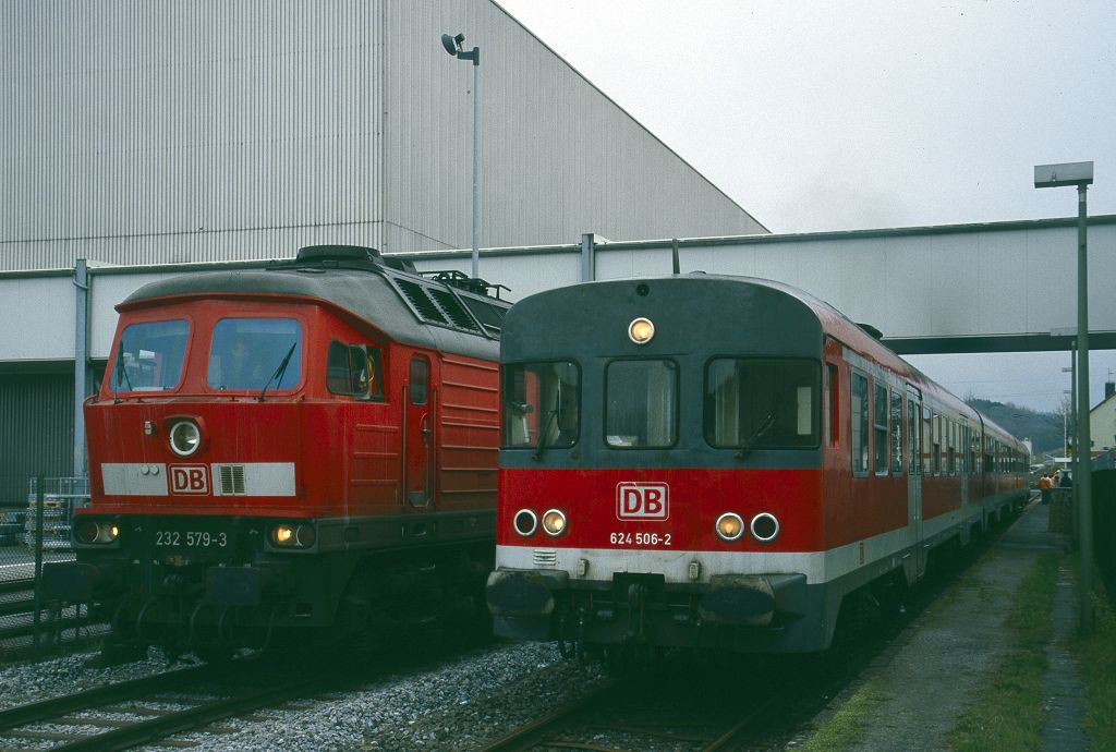 624 506 und 232 579 in Lendringsen am 19.04.2004.