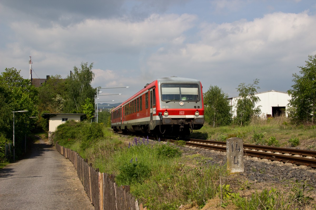 628 313 als RB 12429 (Kaisersesch - Andernach) in Mendig bei der Ausfahrt am 04.05.14