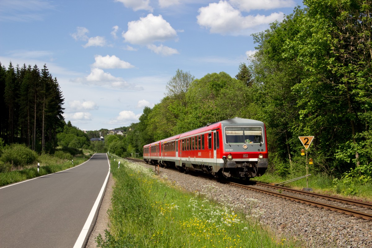 628 507 & 628 534 als RE 22 (Köln Messe-Deutz - Trier Hbf) bei Usch-Zendscheid am 26.05.14
