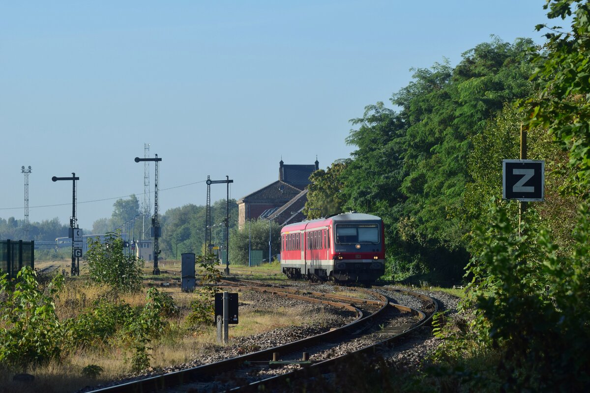 628 693-3 verlässt Lauterbourg in Richtung Wörth.

Lauterbourg 02.10.2023