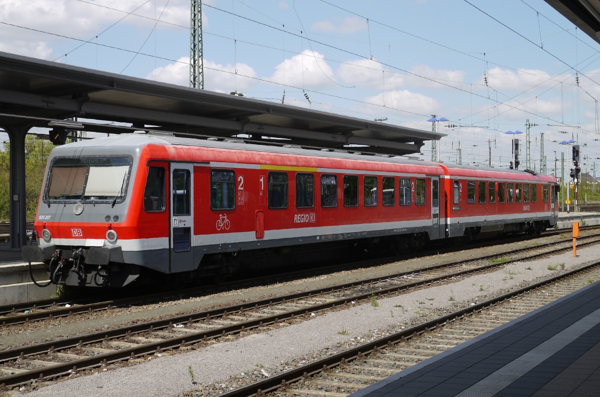 628 /928 207 bei der Ausfahrt aus dem Stumpfgleis 8 des Bf Worms, 16.4.14.