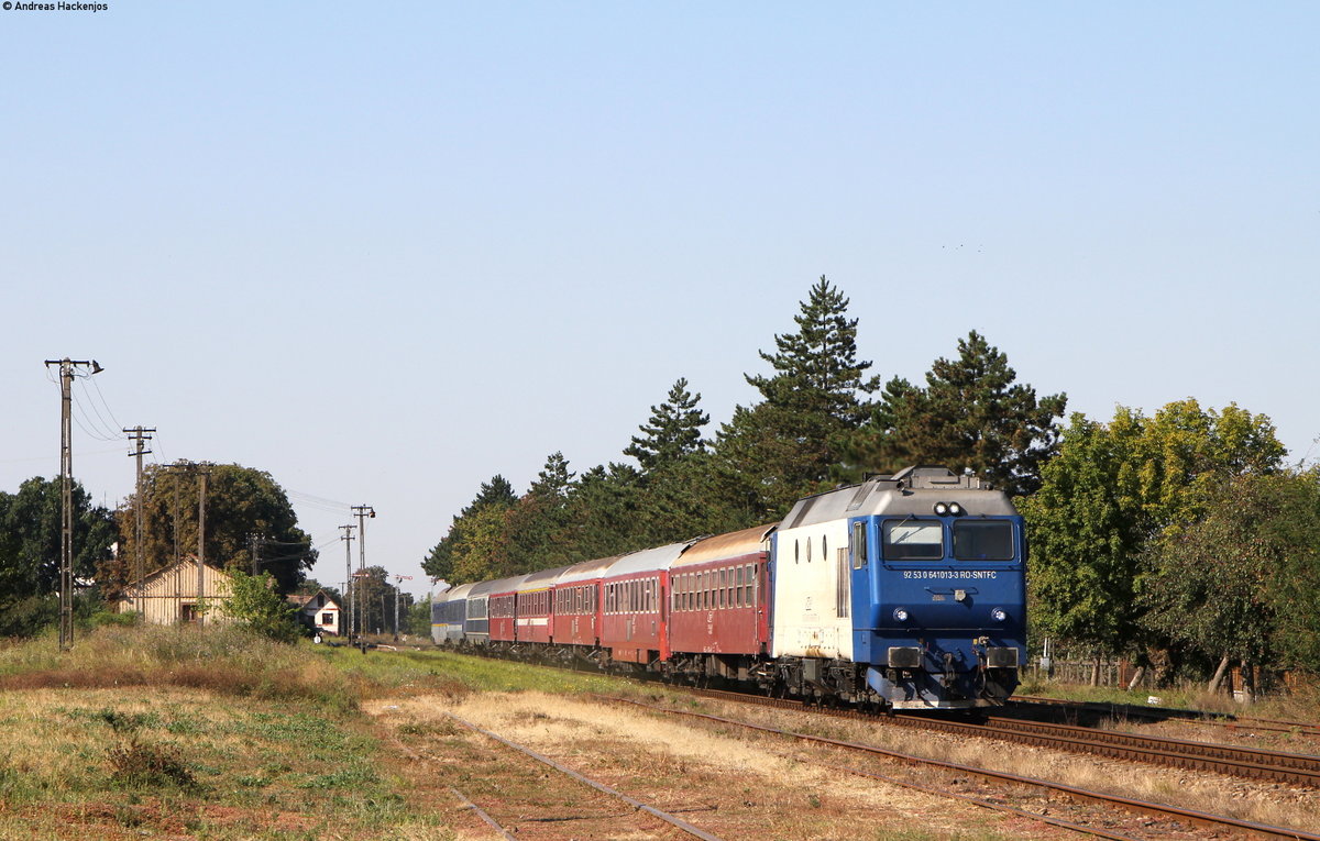 64 1013-3 mit dem Nachtzug D 1741 (Bucuresti Nord Gara A-Satu Mare)in General Gheorghe Avramescu 1.9.16