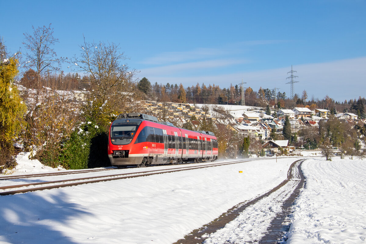 644 024 der DB kurz vor dem Halt Beugen als RB Richtung Basel Badischer Bahnhof. 23.11.2024