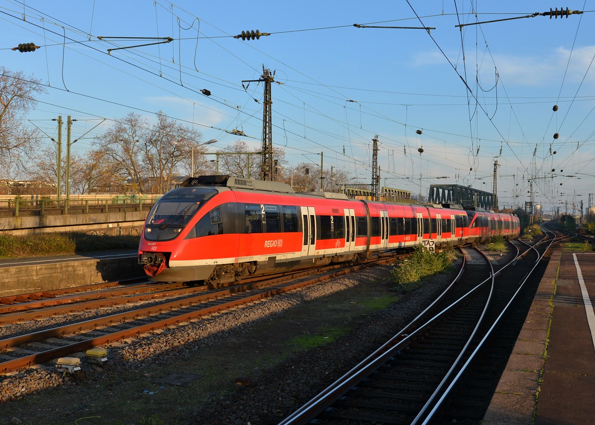 644 057 als RB nach Kall am 22.11.2014 bei der Einfahrt in Köln Messe/Deutz.