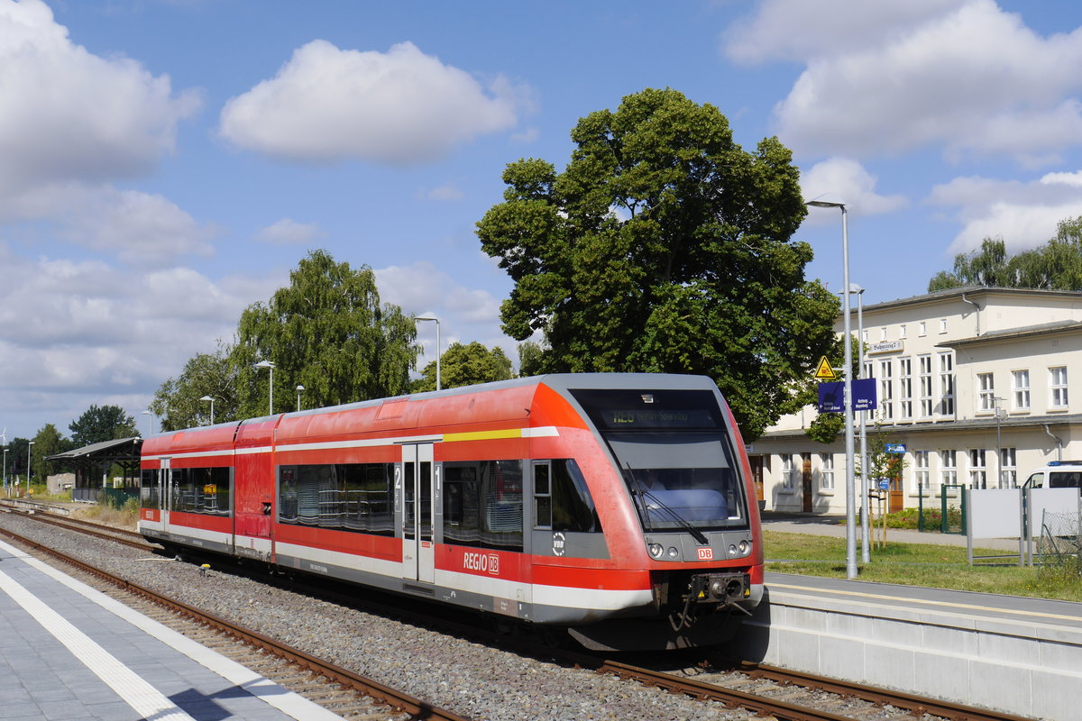 646 027 als RE 6 Wittenberge - Berlin in Pritzwalk, 20.7.16.