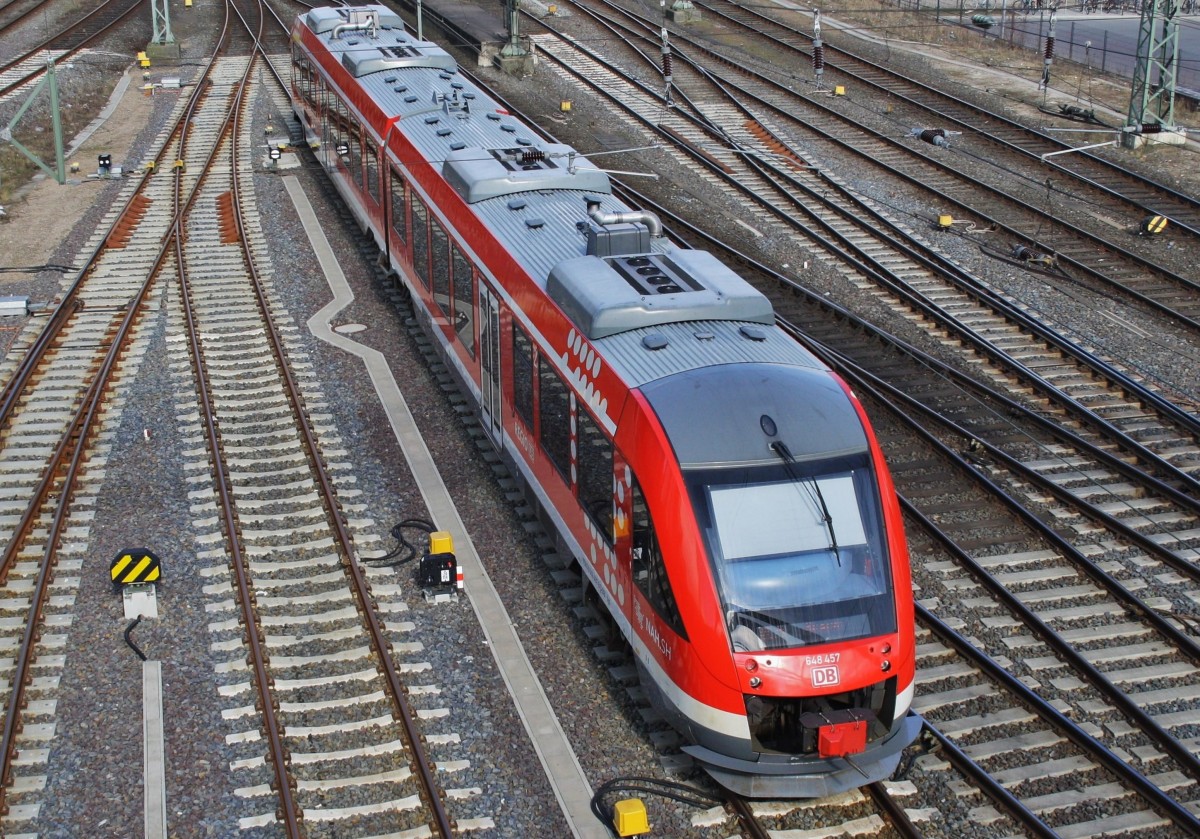 648 457-9 wird am 16.3.2016 für seine Fahrt als RE74 (RE21216) nach Husum in Kiel bereitgestellt. 