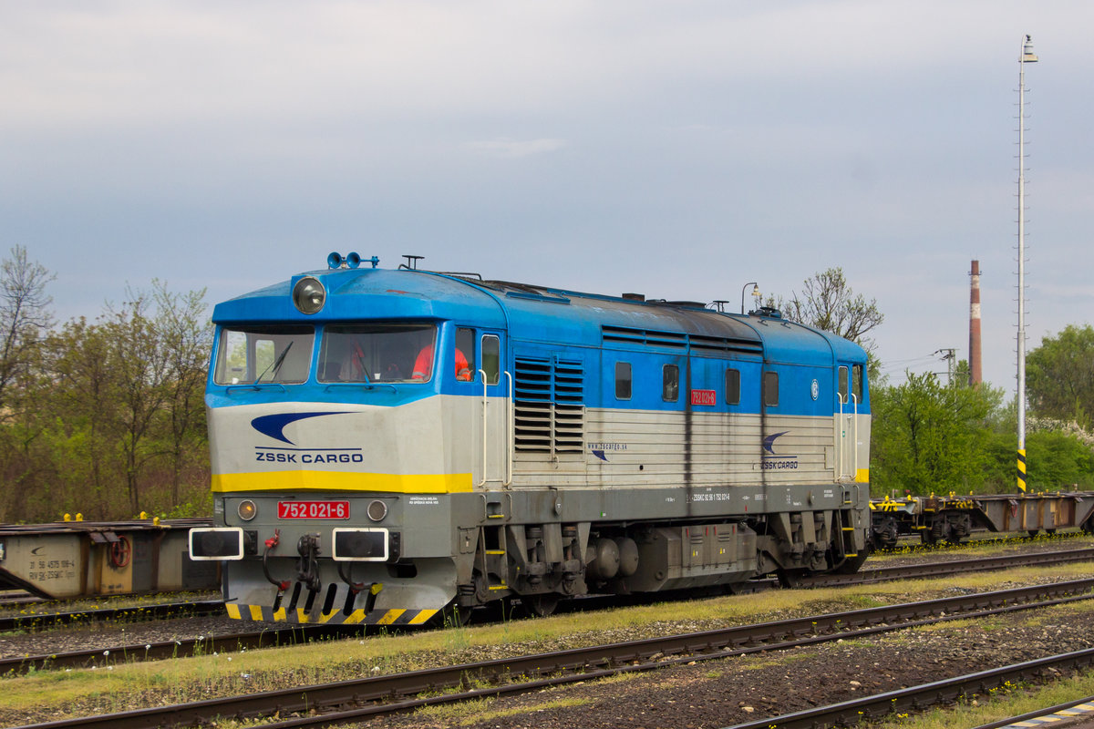 752 021-6 rangiert am 23. April 2019 in Michalovce.