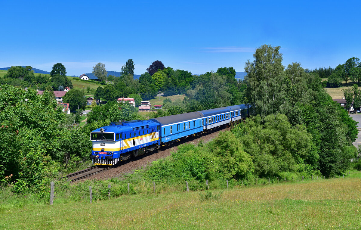 754 022 mit Os 7544 am 06.07.2024 bei Desenice.