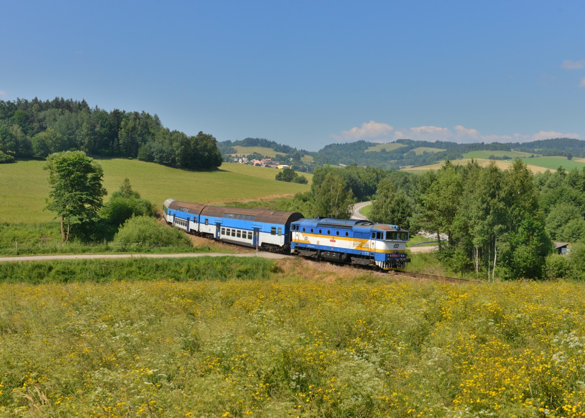 754 027 mit einem Os am 01.07.2015 bei Sebanov. 