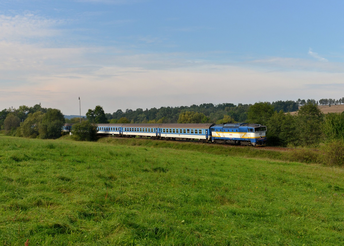 754 029 mit Os 7414 am 18.09.2014 bei Milavce. 