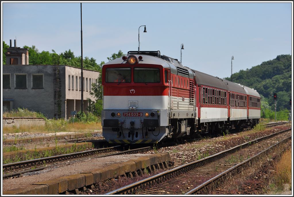 754 033-9 in Lovinobaña. (04.07.2015)
