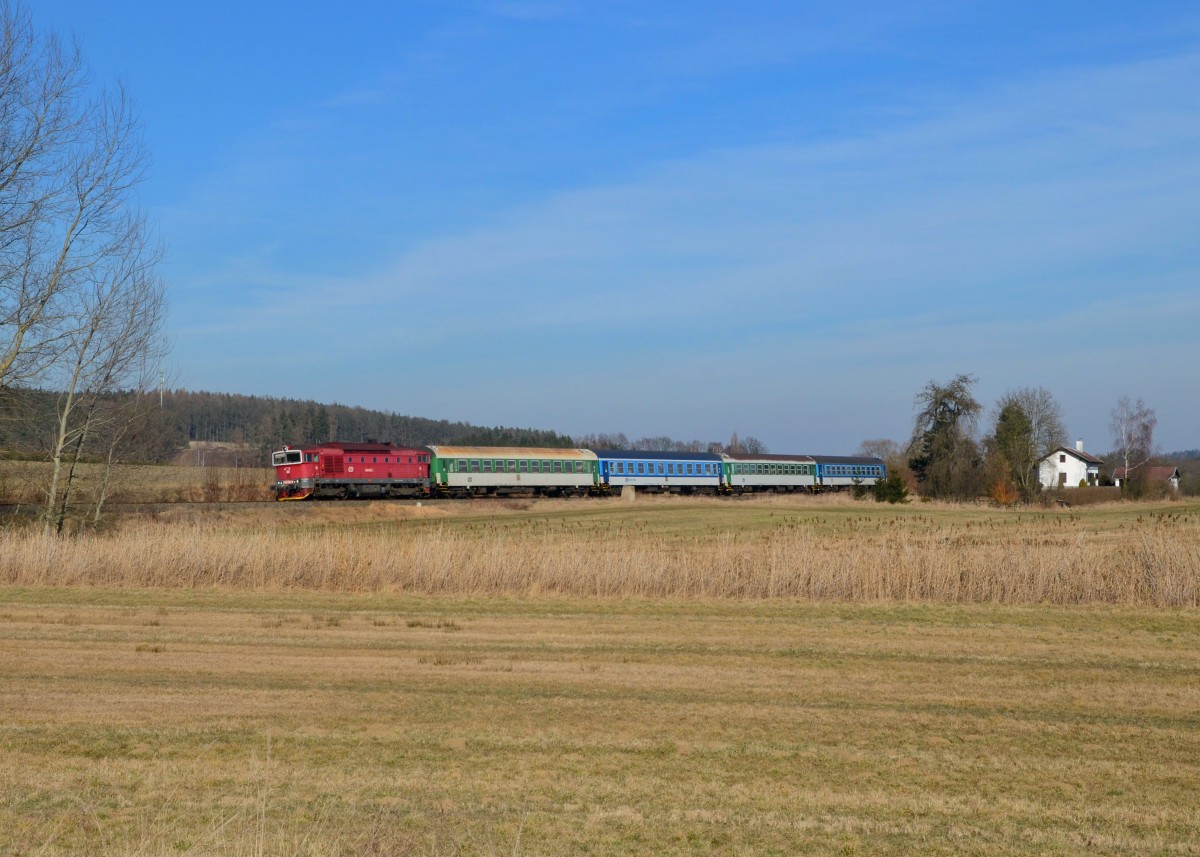 754 066 mit Os 7412 am 09.03.2015 bei Blizejov. 