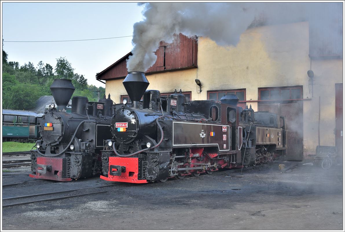 764.408   Cozia-1  wird für den nachfolgenden Touristenzug nach Paltin angeheizt. Viseu de Sus. (12.06.2017)