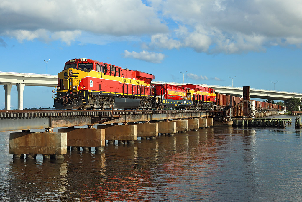 814 & 813 cross the Saint Lucie River at Stuart whilst working FEC202-21, 1230 Miami Hialeah-Jacksonville Bowden,21 November 2017