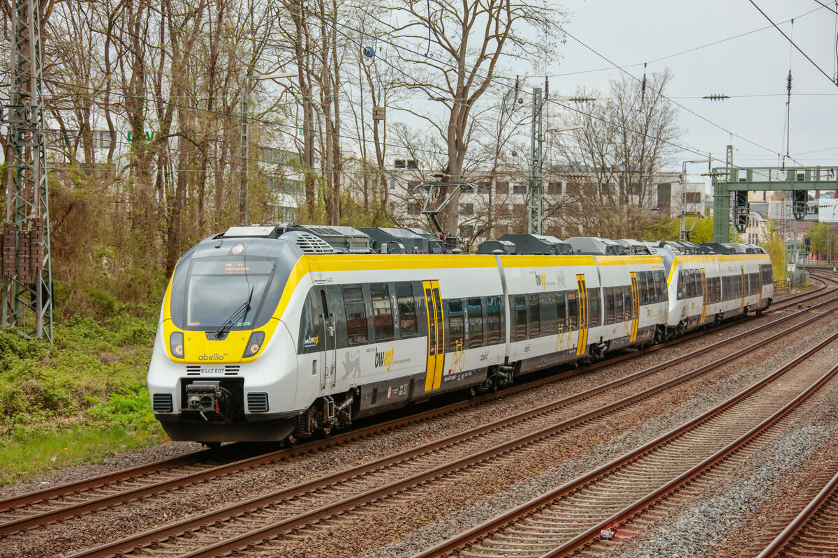 8442 607  bwegt  DB in Wuppertal nach Pforzheim, am 02.05.2021.