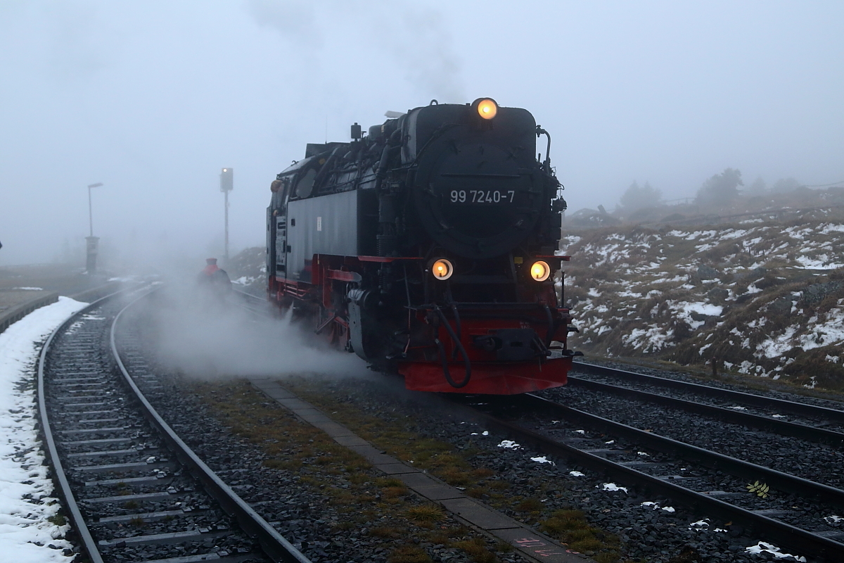 99 7240 am 16.10.2015 auf Umsetzfahrt im Brockenbahnhof. (Bild 1)