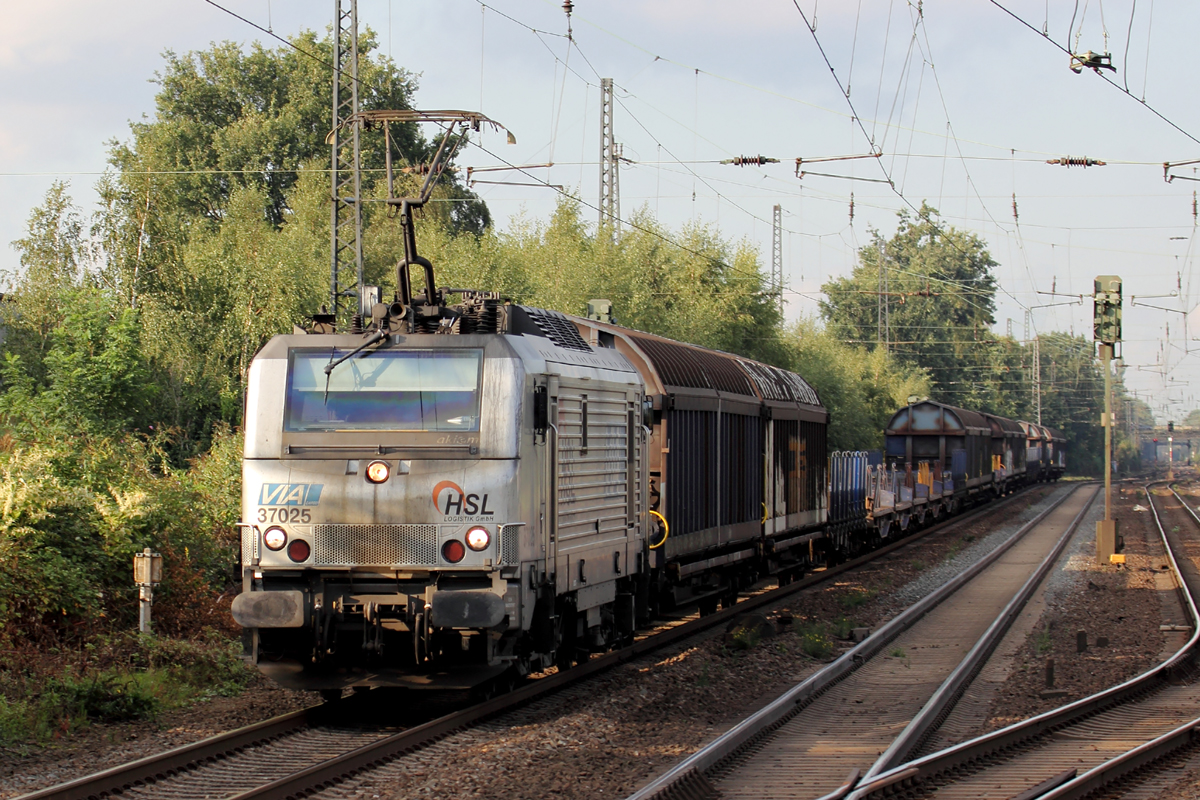 Akiem/HSL durchfährt Recklinghausen-Süd 23.9.2015