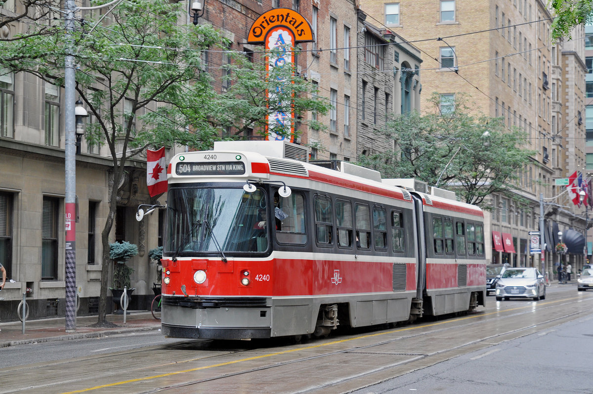 ALRV Tramzug der TTC 4240, auf der Linie 504 unterwegs in Toronto. Die Aufnahme stammt vom 22.07.2017.