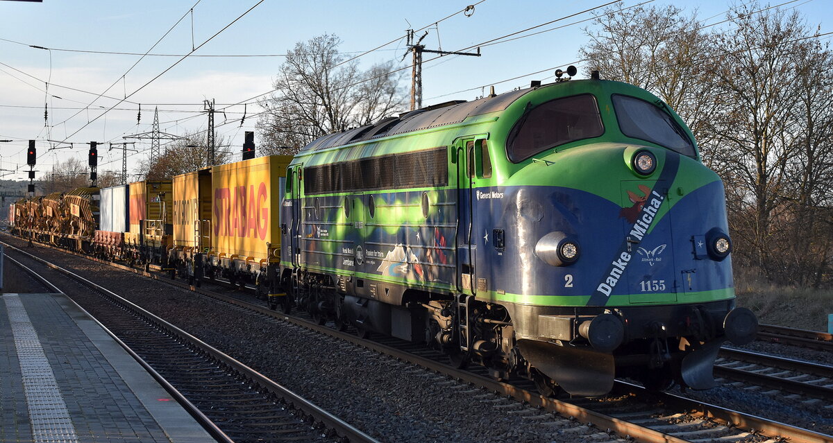 Altmark-Rail GmbH mit ihrer  V 170 1155  (NVR:  92 80 1227 010-6 D-AMR ) und einem STRABAG Gleisbauzug am 05.12.24 Höhe Bahnhof Saarmund.