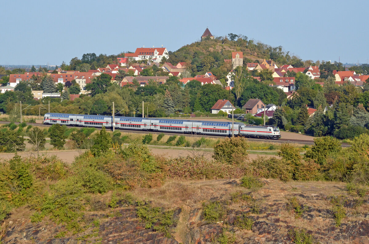 Am 01.09.24 führte eine Lok der BR 147 den IC 2239 durch Landsberg Richtung Halle(S).