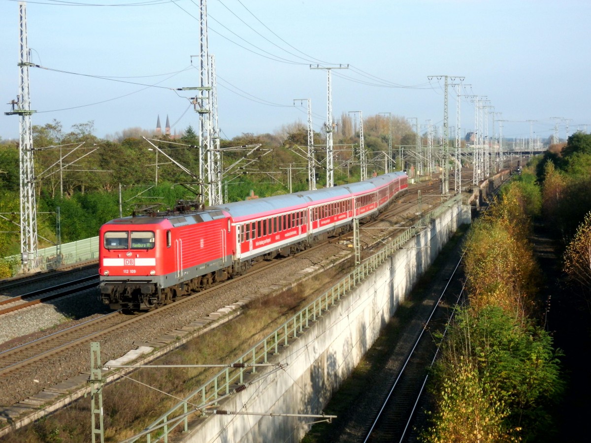 Am 02.11.2014 kam 112 109 mit ihrem IRE 18598 aus Richtung Berlin nach Stendal und fuhr weiter in Richtung Salzwedel nach Hamburg.