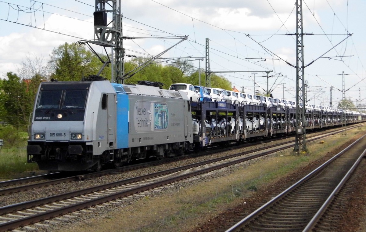 Am 04.05 .2015 kam die 185 680-6 von der  Rurtalbahn Cargo (Railpool) aus Richtung Brandenburg an der Havel nach Genthin und fuhr weiter nach  Magdeburg . 