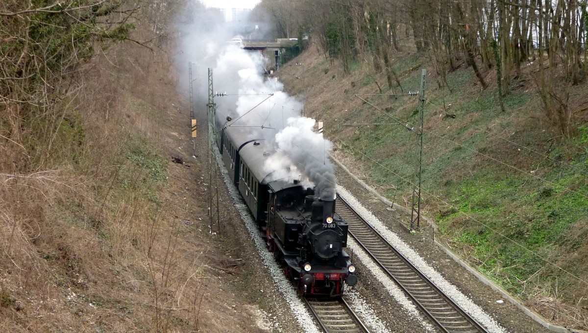 Am 06.04.2015 war 70 083 in München mit einem Sonderzug unterwegs.