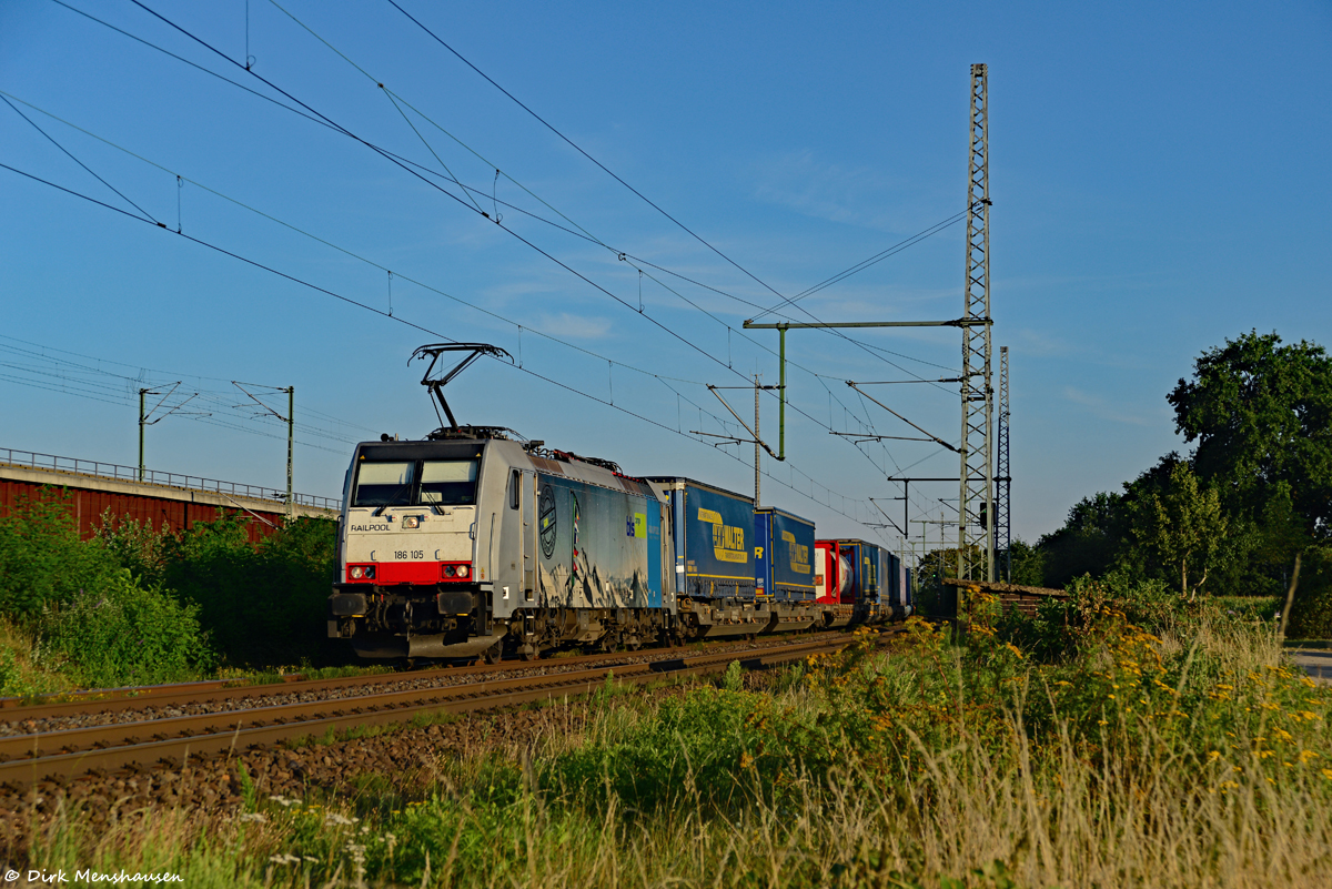 Am 06.08.2020 ist 186 105 (BLS Cargo) bei Köln (Porz-Wahn) auf dem Weg nach Norden.