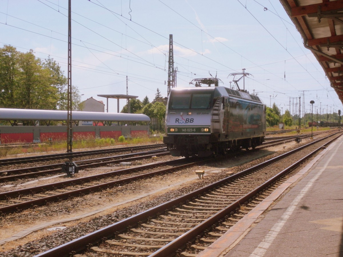 Am 07.06.2015 kam 145 023 Lz aus Richtung Borstel nach Stendal und stellte sich neben ihrer Schwesterlok ab.