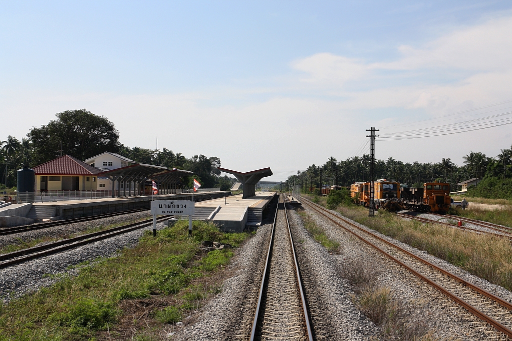 Am 08.Dezember 2023 war die, im Zuge des 2 gleisigen Ausbaues der Southern Line neu errichtete Na Phak Khuang Station schon in Betrieb.