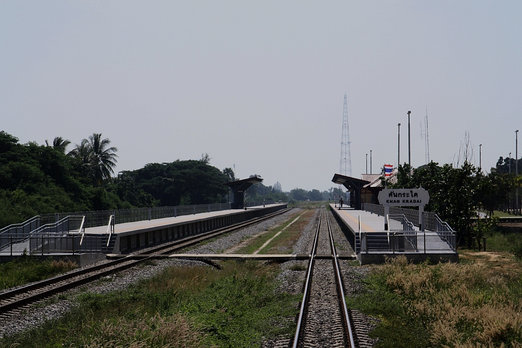 Am 09.Dezember 2023 war in der Khan Kradai Station der 2 gleisigen Ausbau der Southern Line schon abgeschlossen und die neue Station in Betrieb.
