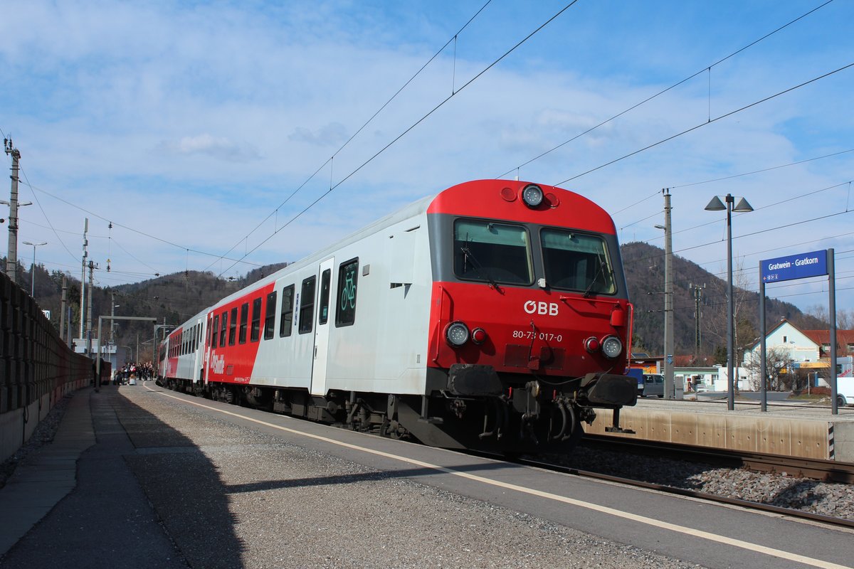 Am 14.3.2017 gab es noch gelegentliche Wendezug-Einsätze im Regionalverkehr mit CityShuttle nördlich von Graz.
Hier der 8073 107 geschoben von einer 1144 beim Aufenthalt in Gratwein-Gratkorn.