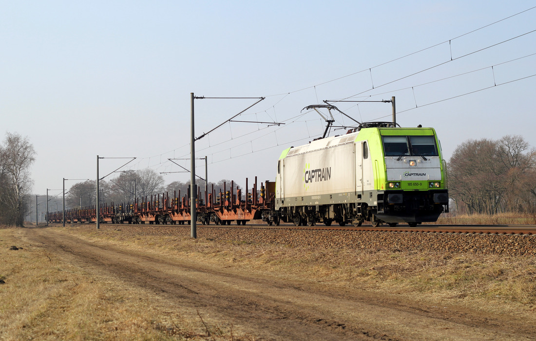 Am 16. Februar 2017 konnte ich in Groß Kreutz (Havel) diesen mit Captrain 185 650 bespannten Güterzug dokumentieren.