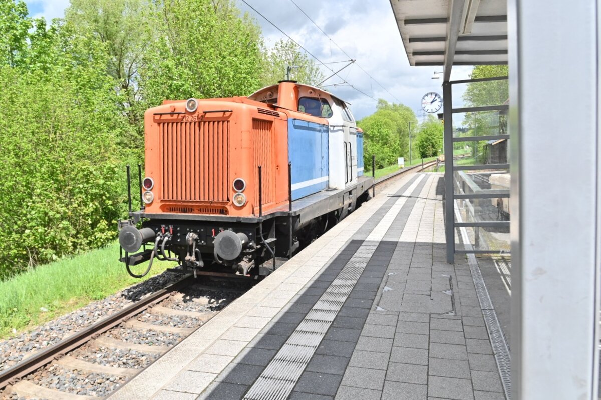 Am 16.Mai 2021 verlasst 212 261-2 Neckarbischofsheim Nord  gen Meckesheim. 