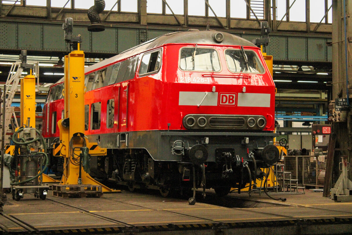 Am 17.02.2024 nahm ich an einer Führung durch das Dampflokwerk Meiningen teil. In der Lokhalle konnte ich unter anderem 218 428-1 fotografieren.