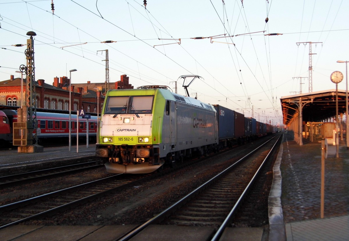 Am 17.03.2016 kam die 185 562-6 von CAPTRAIN aus Richtung Magdeburg nach Stendal und fuhr weiter in Richtung Salzwedel .