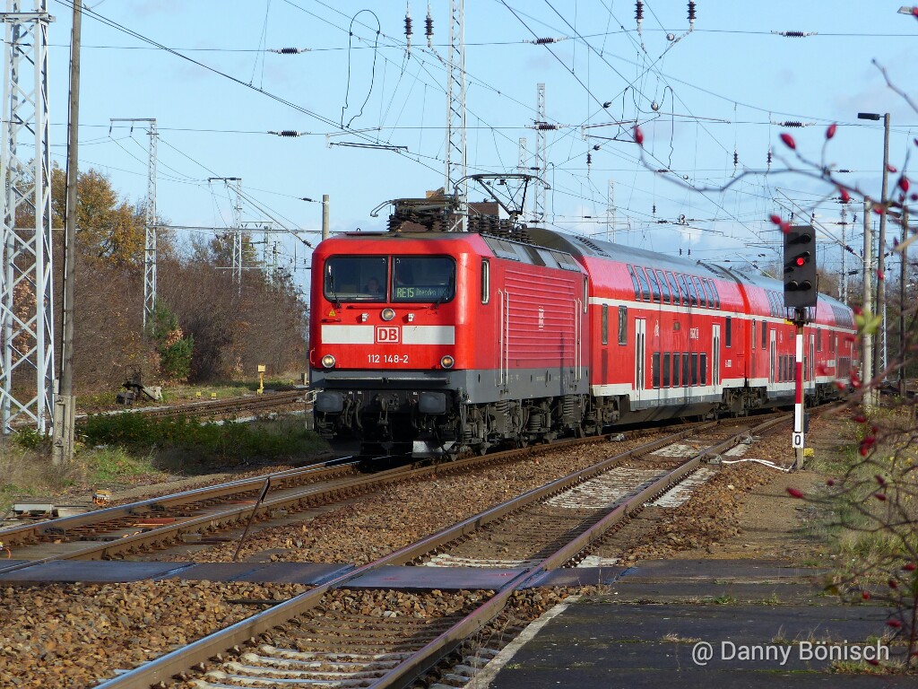 Am 19.11.2015 fährt die 112 148-2 gerade in den Bhf Ruhland ein!