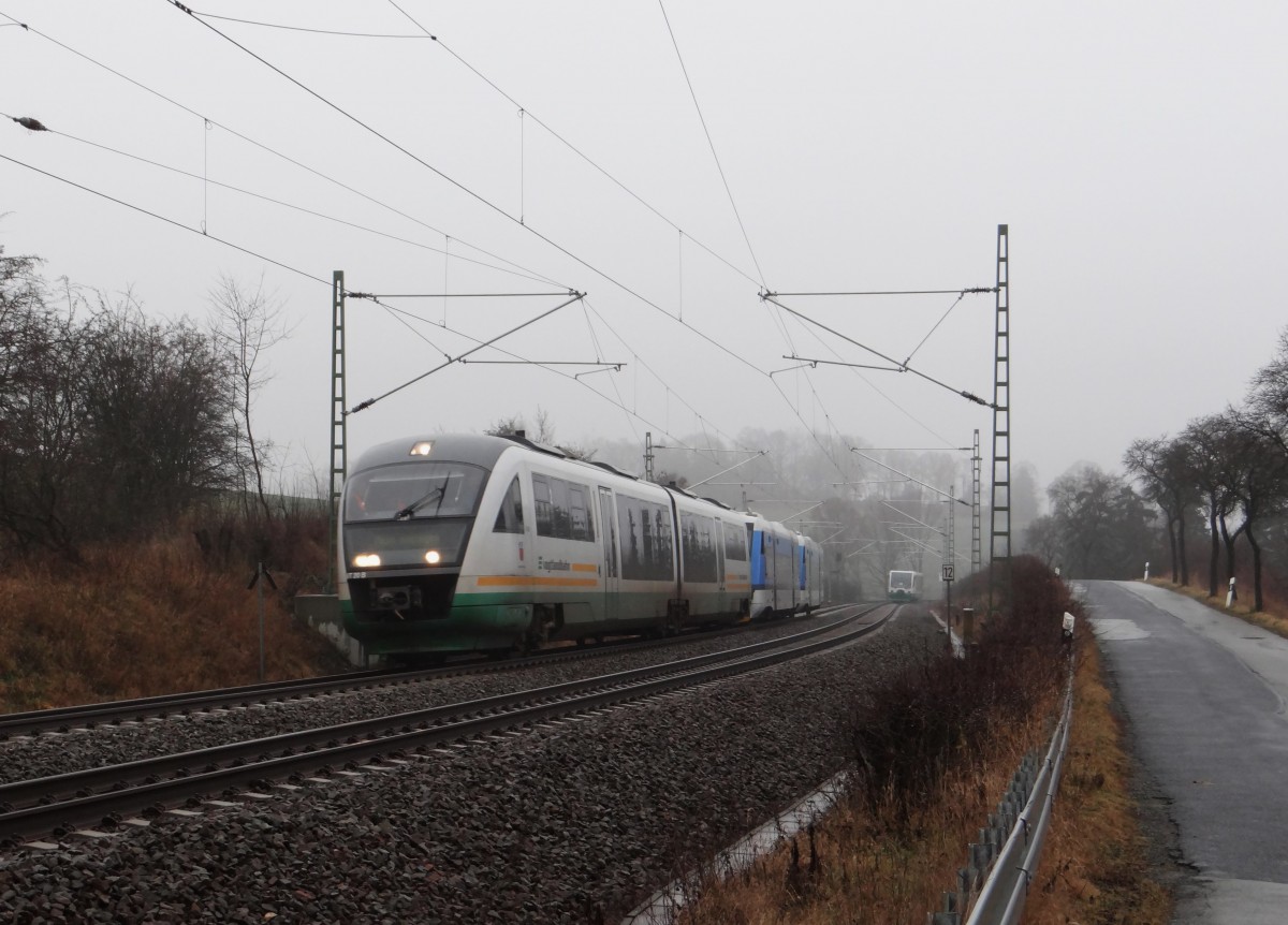 Am 20.01.14 überführte ein VT (642) der Vogtlandbahn zwei Triebwagen der CD (840 014 und 840 003) nach Neumark/Sachs. Hier zusehen in Liebau/V. 