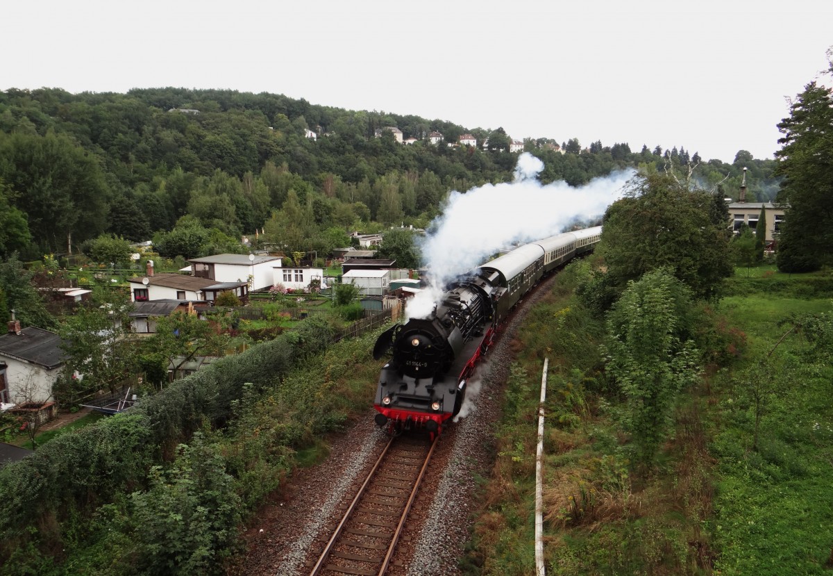 Am 21.09.13 fuhr der Elstertal-Express mit 41 1144 wieder von Gera nach Cheb und zurck. Hier zusehen bei der Einfahrt in Plauen/V.