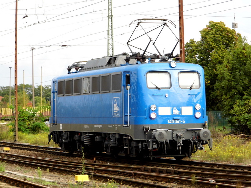 Am 21.09.2014 Rangierfahrt die 140 041-5  von der Press in Stendal das bild wurde von Bahnsteig 5 gemacht .