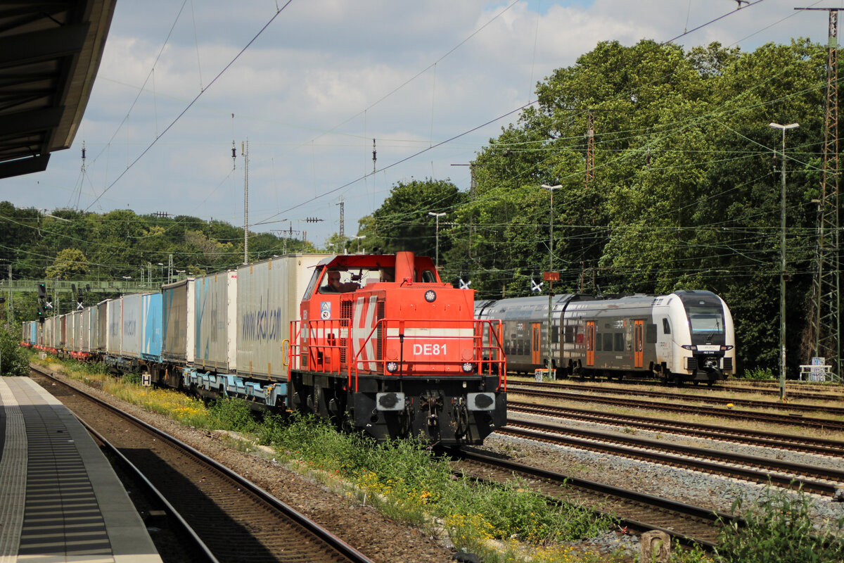 Am 22. Juni 2024 ratterte Rheincargo DE81 mit ihrem Zug durch Köln West.