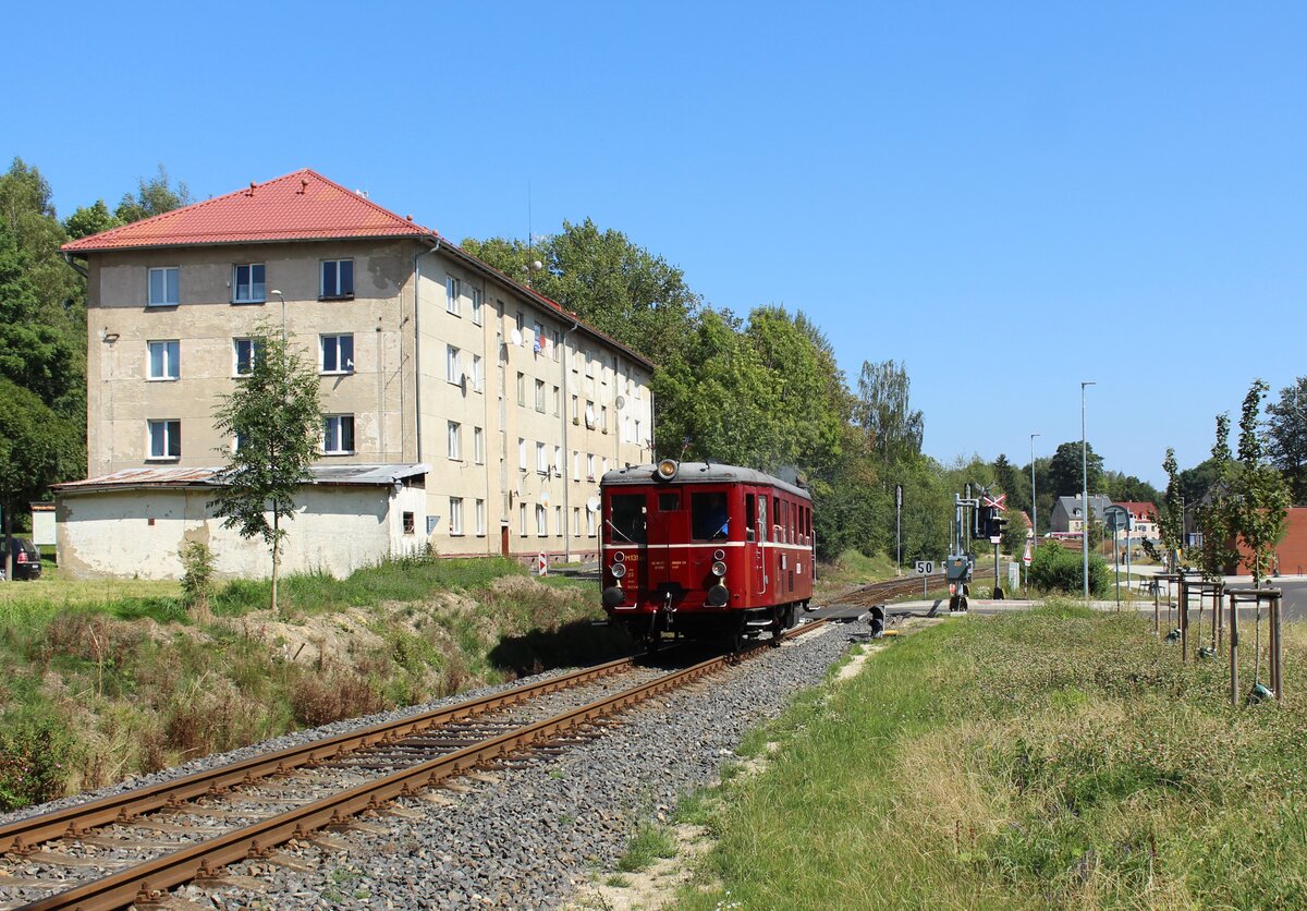 Am 24.08.24 übernahm M 131 1515 die planmäßigen Züge zwischen Aš město und Aš sowie nach Hranice v Čechách. Hier ist M 131 1515 als OS 17246 in Aš zu sehen.