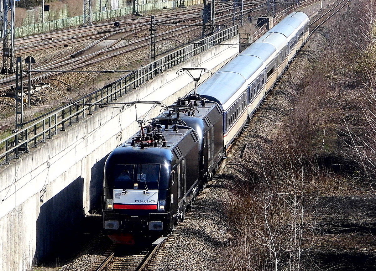  Am 27.03.2017 kamen die 182 524-9 und die 182 530-6 von der MRB - Mitteldeutsche Regiobahn, (MRCE Dispolok) aus Richtung Stendal und fuhr weiter in Richtung Braunschweig.